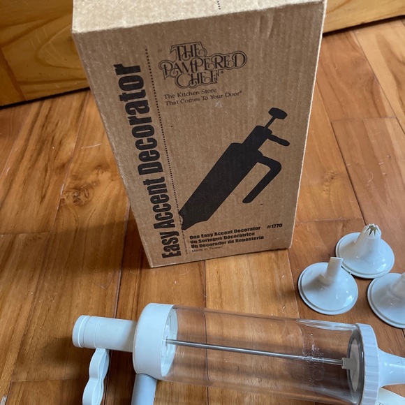 Pampered Chef Easy Accent Decorator #1770 Cake/Cookies - Picture 2 of 7